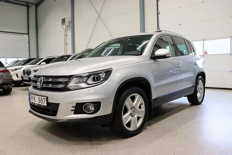 Grå Begagnad 2012 VW Tiguan SUV | 144 900 kr (Marknadspris) - Bild 1/4