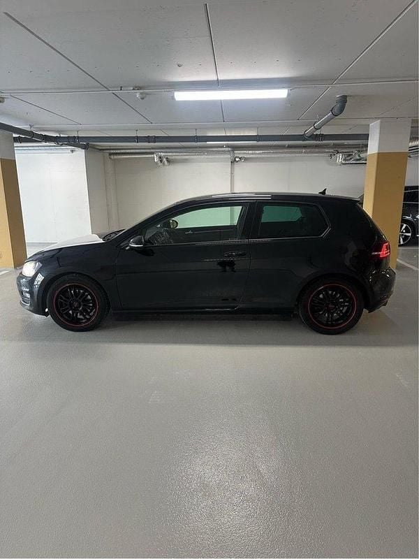 Svart Begagnad 2014 VW Golf VII Halvkombi | 85 000 kr (Bra pris) - Bild 1/4