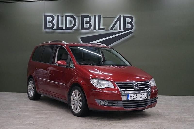 Begagnad VW Touran Highline 140 HK (102 kW) 2008 Röd Minibuss