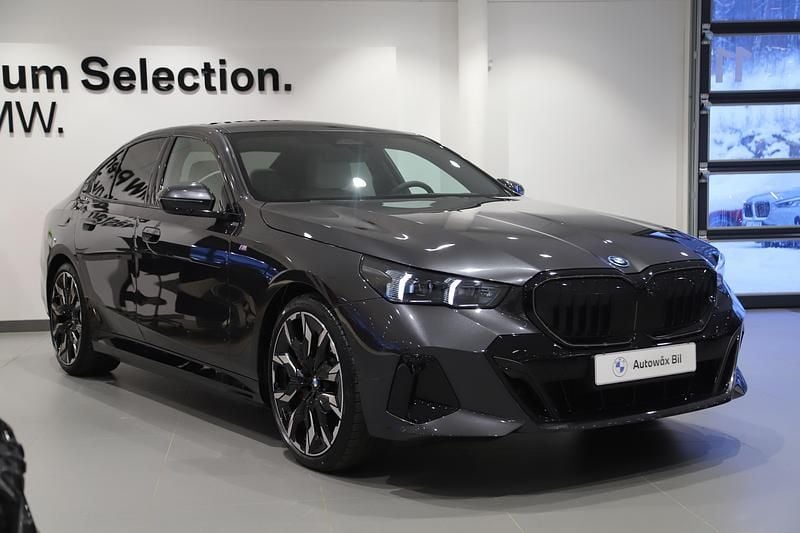Ny BMW 550e Comfort Edition 2025 Grå Sedan