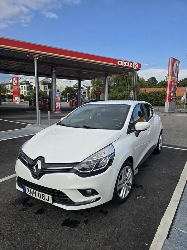 Vit Begagnad 2019 Renault Clio IV Zen Halvkombi | 89 000 kr (Bra pris) - Bild 1/4