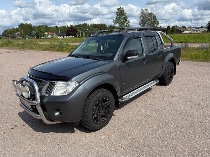 Grå Begagnad 2012 Nissan Navara Pickup | 120 000 kr (Marknadspris) - Bild 1/4