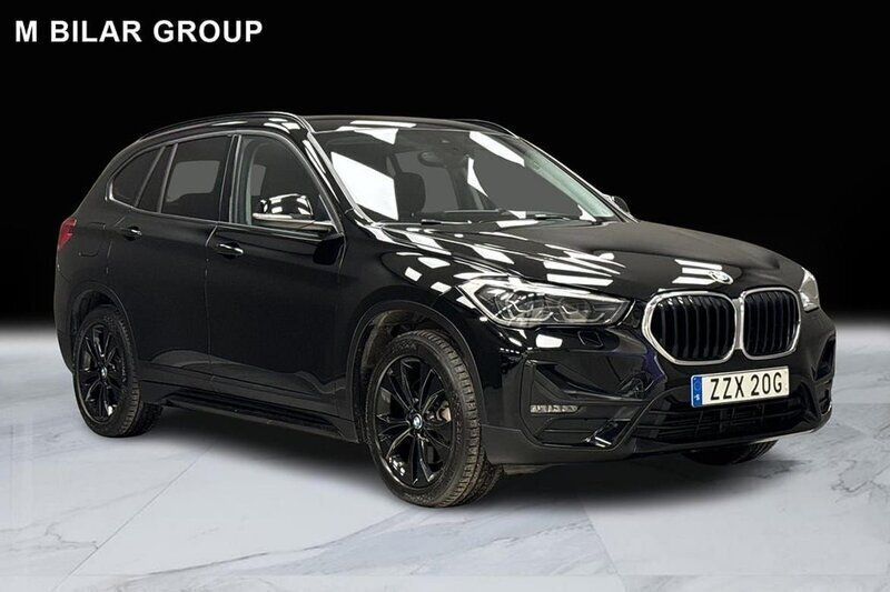 Svart (svart ) Begagnad 2020 BMW X1 Sport Line SUV | 279 000 kr (Marknadspris) - Bild 1/4