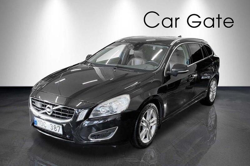 Svart Begagnad 2012 Volvo V60 Summum Kombi | 79 900 kr (Marknadspris) - Bild 1/4