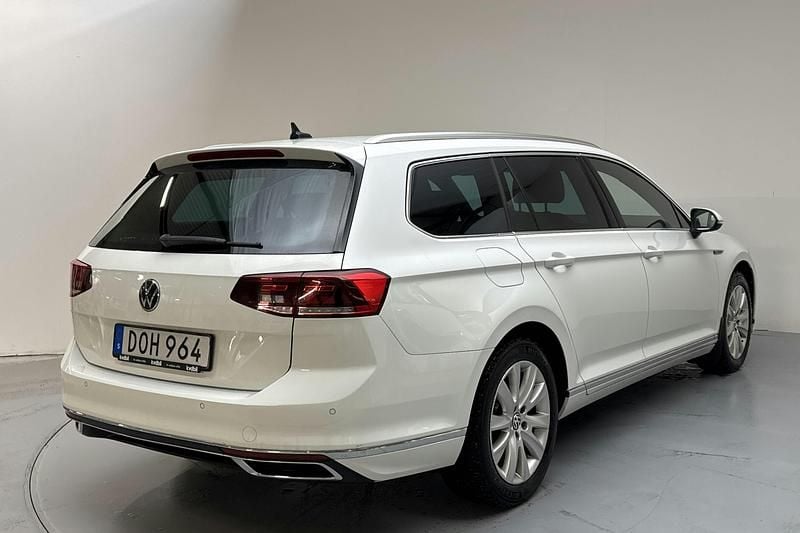 Begagnad VW Passat GTE 218 HK (160 kW) 2021 Vit