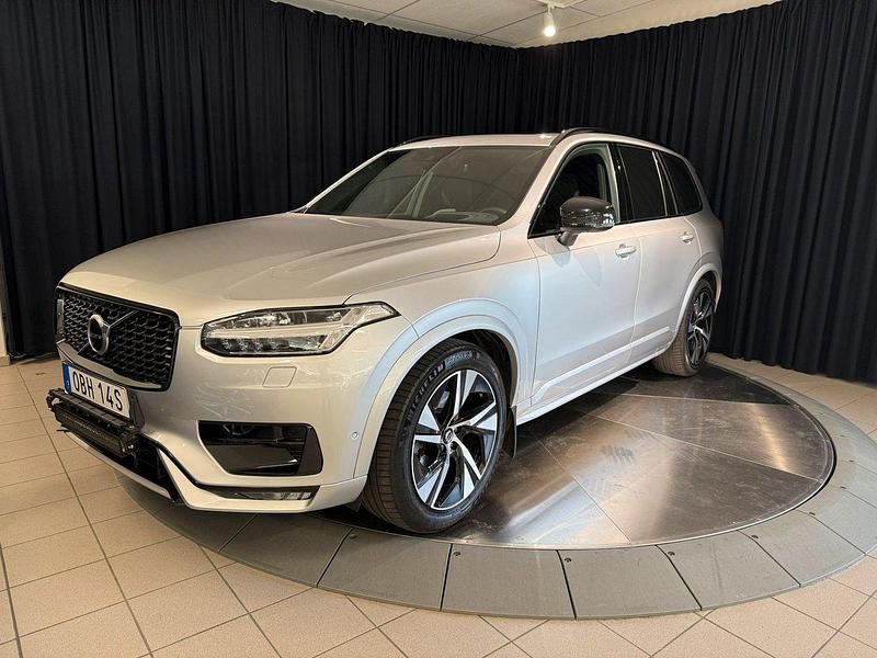 Silver Begagnad 2020 Volvo XC90 R-Design SUV | 509 700 kr (Marknadspris) - Bild 1/4