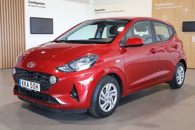 Röd Begagnad 2022 Hyundai i10 Essential Halvkombi | 144 800 kr (Marknadspris) - Bild 1/3