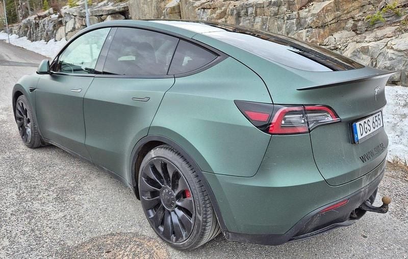Svart Begagnad 2022 Tesla Model Y Performance SUV | 380 000 kr (Bra pris) - Bild 1/4