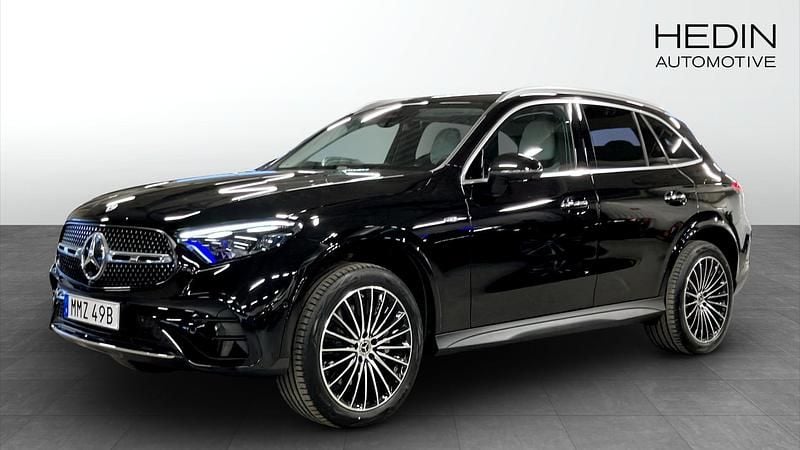 Svart Begagnad 2025 Mercedes GLC300e SUV | 729 900 kr (Marknadspris) - Bild 1/4