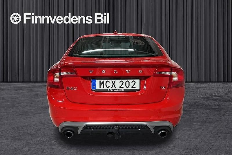 Begagnad Volvo S60 R-Design 192 HK (141 kW) 2015 Röd Sedan