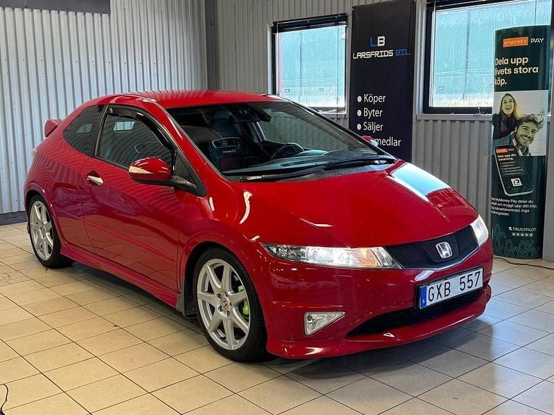 Röd Begagnad 2008 Honda Civic Type R Halvkombi | 89 900 kr (Marknadspris) - Bild 1/4