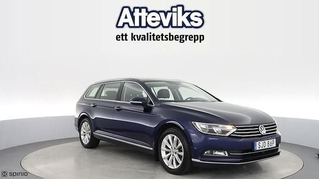 Mörkblå Begagnad 2019 VW Passat Highline Kombi | 234 900 kr (Bra pris) - Bild 1/4