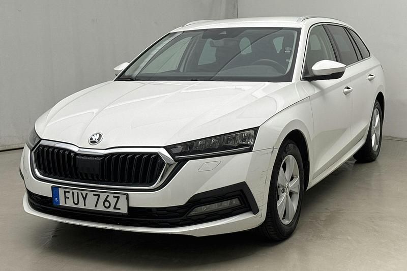 Vit Begagnad 2022 Skoda Octavia | 165 000 kr - Bild 1/4