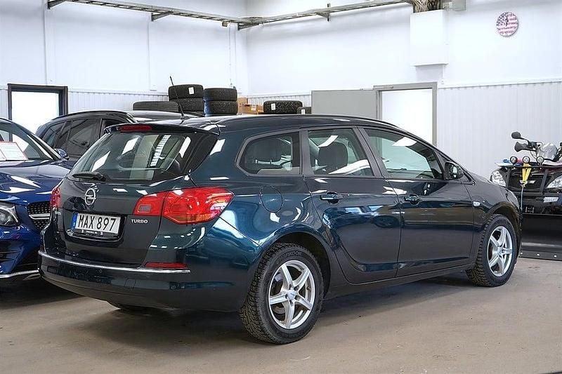 Begagnad Opel Astra Enjoy 140 HK (102 kW) 2015 Grönmetallic Kombi