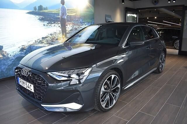 Manhattangrå metallic Begagnad 2024 Audi A3 Advanced Plus | 439 000 kr - Bild 1/4