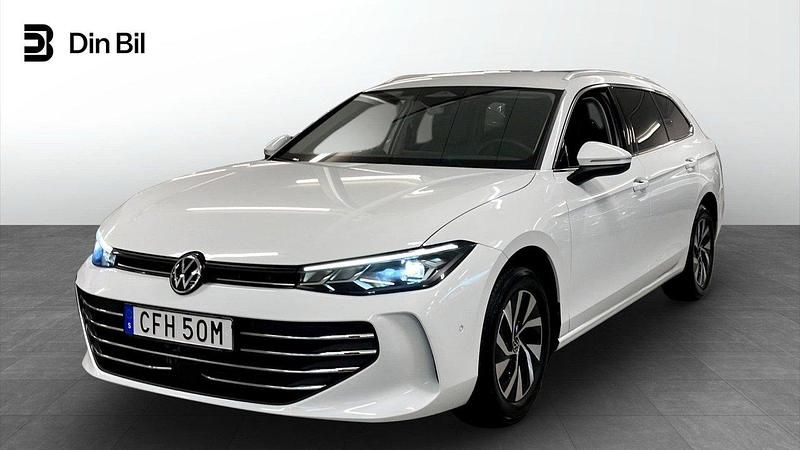 Vit Begagnad 2024 VW Passat Business Kombi | 345 900 kr (Lite dyr) - Bild 1/4