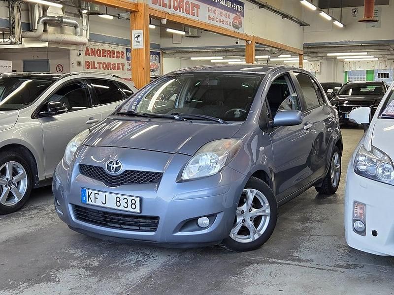 Blå Begagnad 2010 Toyota Yaris Halvkombi | 69 999 kr (Marknadspris) - Bild 1/4