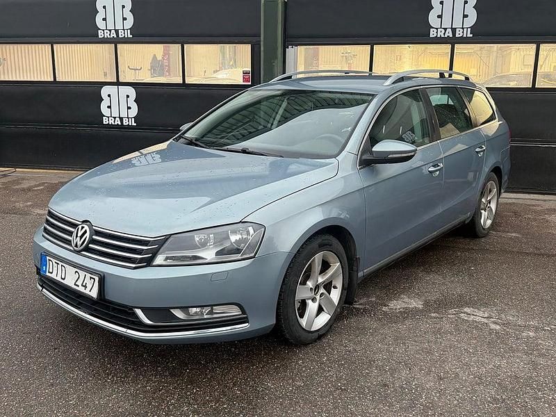 Grå Begagnad 2011 VW Passat Kombi | 59 900 kr (Marknadspris) - Bild 1/1