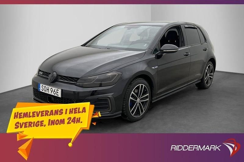 Svart Begagnad 2020 VW Golf VIII Active Halvkombi | 228 800 kr - Bild 1/3