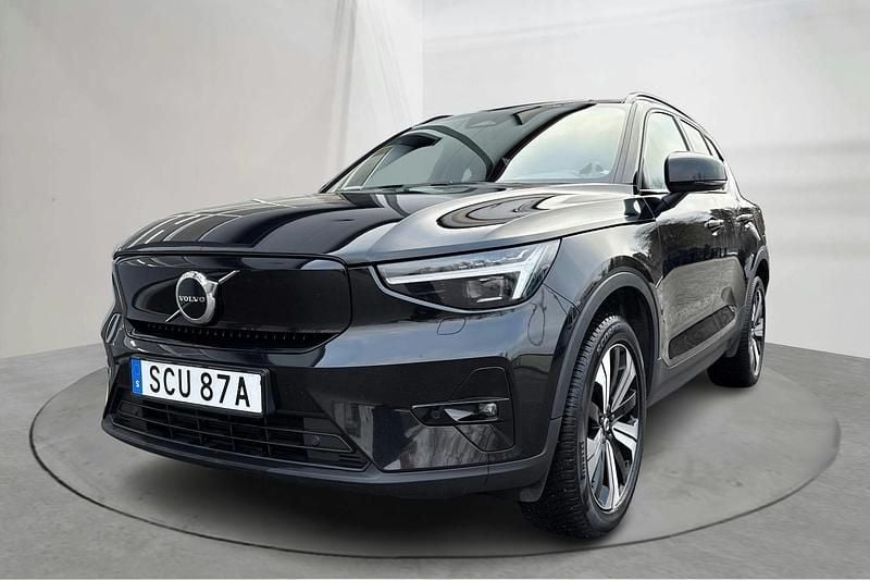 Svart Begagnad 2023 Volvo XC40 Plus SUV | 279 000 kr - Bild 1/4