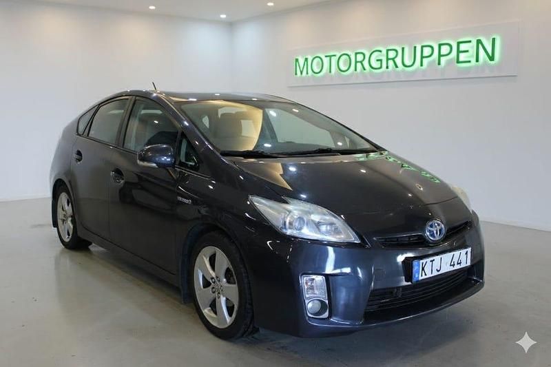 Mörkgrå (grå) Begagnad 2010 Toyota Prius Halvkombi | 79 000 kr (Bra pris) - Bild 1/4