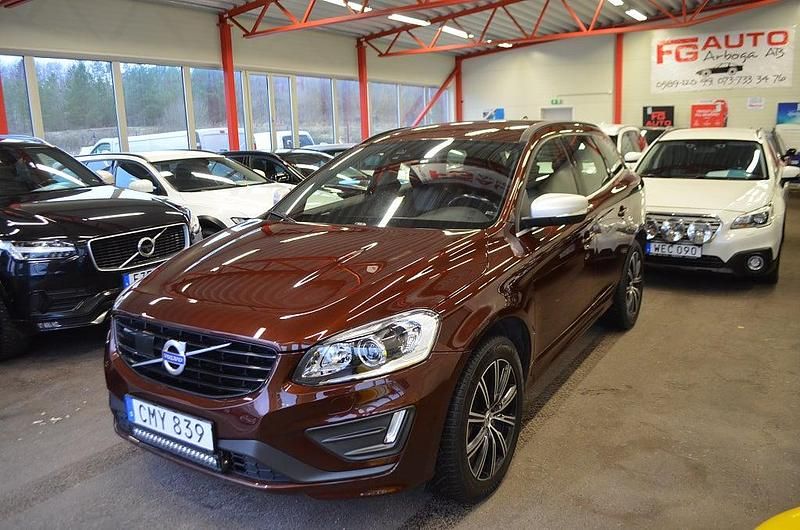 Brun Begagnad 2017 Volvo XC60 R-Design SUV | 169 000 kr (Dyr) - Bild 1/4