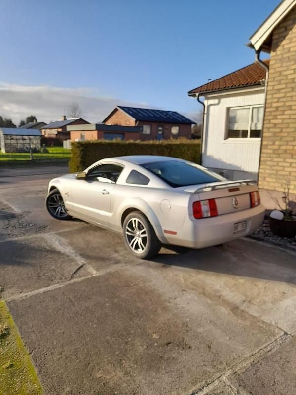 Metalic Begagnad 2006 Ford Mustang GT Fastback Sportkupé | 116 000 kr - Bild 1/4