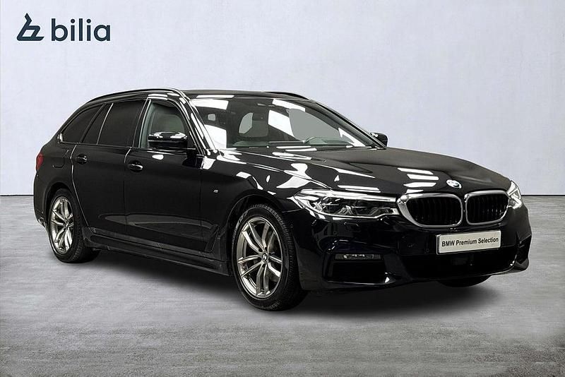 Svart Begagnad 2020 BMW 520 M Sport Kombi | 409 000 kr (Lite dyr) - Bild 1/4