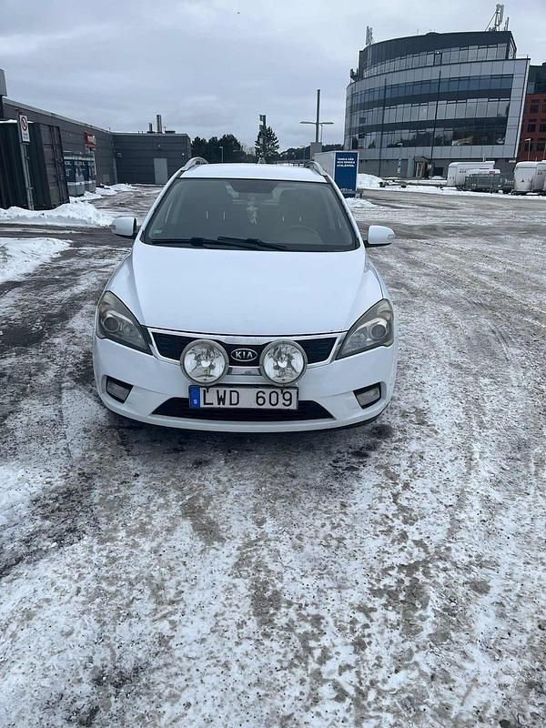 Begagnad Kia Ceed Sportswagon 128 HK (94 kW) 2012 Kombi