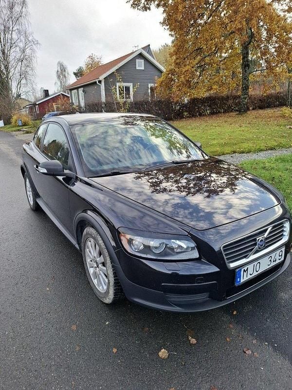 Svart Begagnad 2008 Volvo C30 Drive Kinetic Halvkombi | 45 000 kr (Bra pris) - Bild 1/4