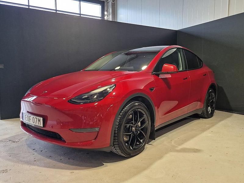 Begagnad Tesla Model Y Long Range AWD 378 kW (514 HK) 2022 Röd SUV