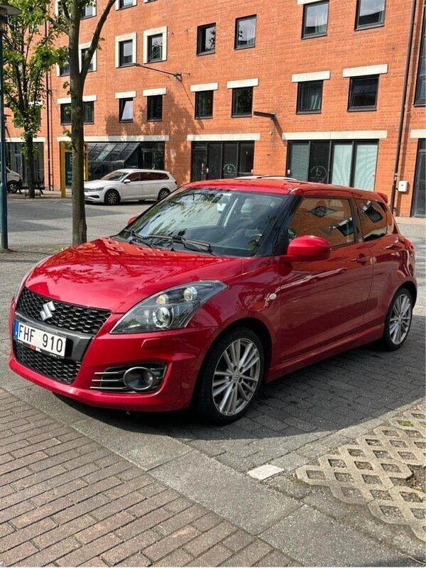 Röd Begagnad 2012 Suzuki Swift Sport Halvkombi | 79 500 kr (Marknadspris) - Bild 1/4