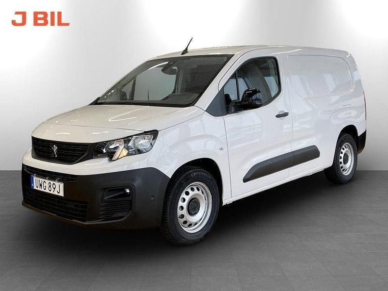 Begagnad Peugeot E-Partner 100 kW (136 HK) 2024 Vit kaolin Minibuss