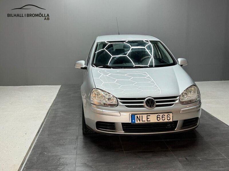Silver Begagnad 2007 VW Golf V Sportline Halvkombi | 34 900 kr (Lite dyr) - Bild 1/4