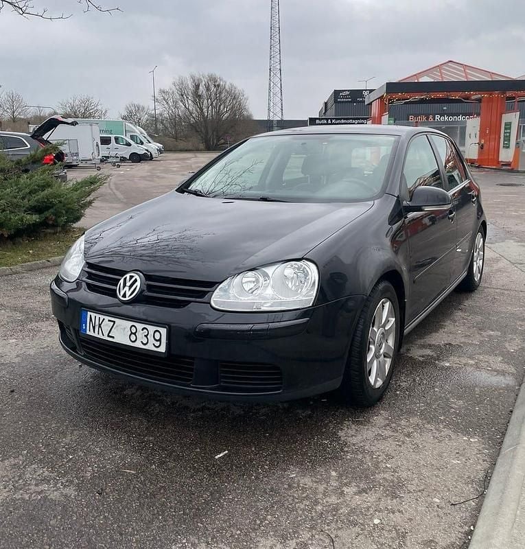 Begagnad 2007 VW Golf V Halvkombi | 30 000 kr (Bra pris) - Bild 1/4