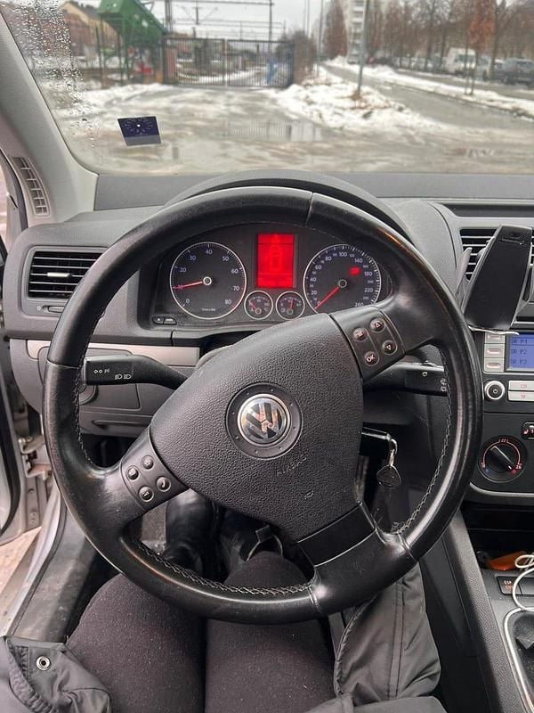 Begagnad VW Golf V 102 HK (75 kW) 2007
