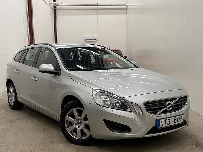 Begagnad Volvo V60 114 HK (83 kW) 2013 Ljusgrå Kombi