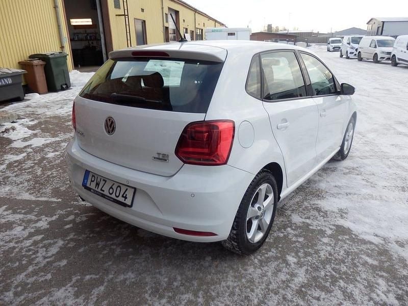 Begagnad VW Polo 90 HK (66 kW) 2016 Vit Halvkombi