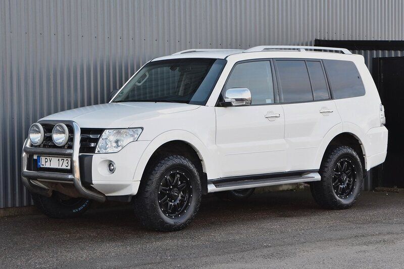 Vit Begagnad 2011 Mitsubishi Pajero SUV | 219 900 kr (Lite dyr) - Bild 1/4
