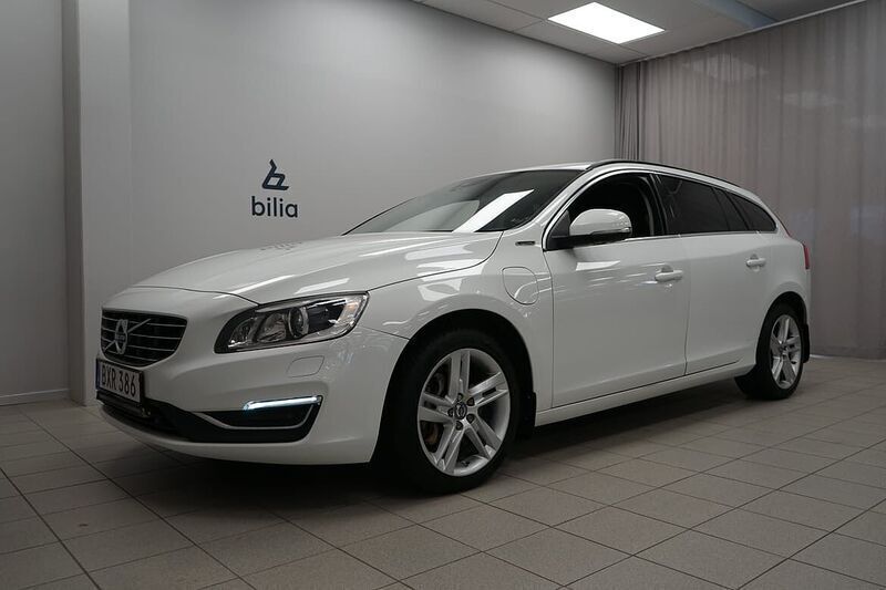 Vit Begagnad 2016 Volvo V60 Business Edition Kombi | 179 500 kr (Marknadspris) - Bild 1/3