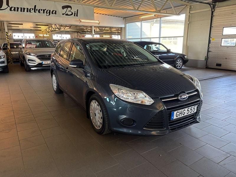 Grå Begagnad 2014 Ford Focus Trend Kombi | 59 900 kr (Marknadspris) - Bild 1/4