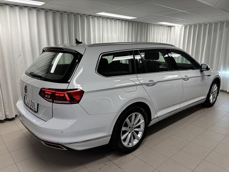Begagnad VW Passat GTE 156 HK (114 kW) 2022 Vit Kombi