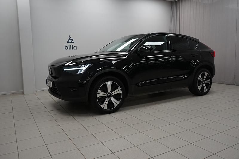 Svart Begagnad 2022 Volvo C40 Plus SUV | 344 900 kr (Marknadspris) - Bild 1/3