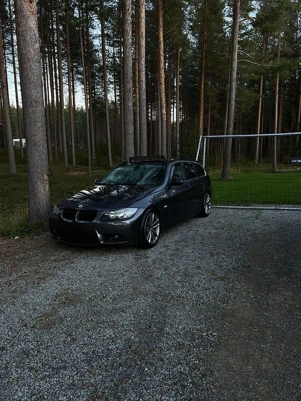 Begagnad 2007 BMW 325 Kombi | 65 000 kr (Marknadspris) - Bild 1/4