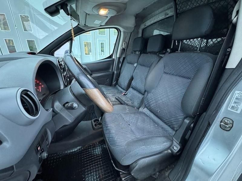 Begagnad Peugeot Partner 90 HK (66 kW) 2011 Grå