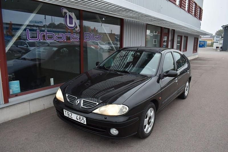 Begagnad Renault Mégane II Expression 116 HK (85 kW) 2001 Svart Halvkombi