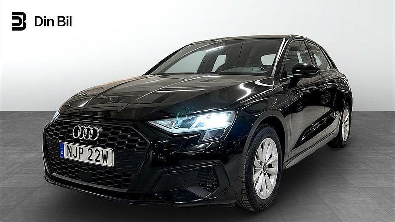 Svart Begagnad 2023 Audi A3 Sportback Proline Halvkombi | 229 000 kr (Marknadspris) - Bild 1/4