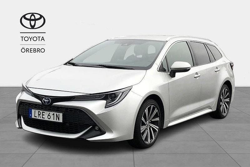 Silver Begagnad 2022 Toyota Corolla Style Kombi | 256 900 kr (Marknadspris) - Bild 1/3