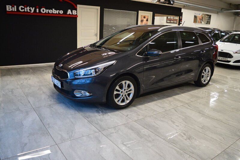 Grå Begagnad 2013 Kia Ceed Comfort Kombi | 89 900 kr (Marknadspris) - Bild 1/4