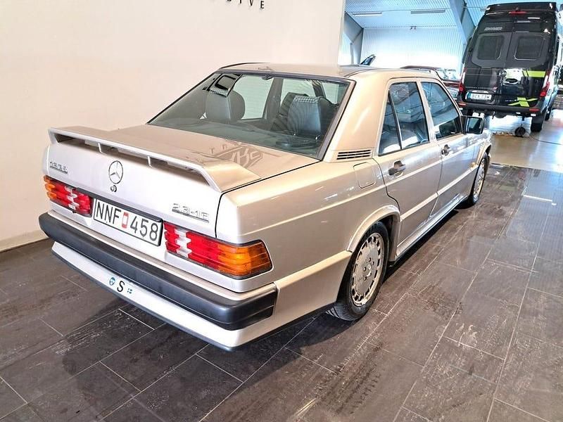 Begagnad Mercedes 190 170 HK (125 kW) 1988 Grå Sedan